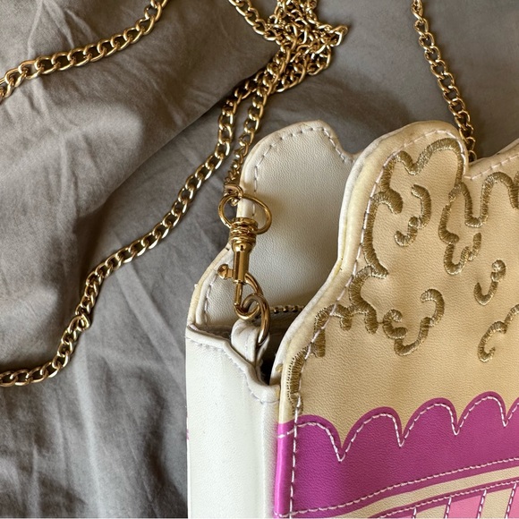 SOLD Crossbody Bag Popcorn shaped - SkinnyDip London - Picture 6 of 10
